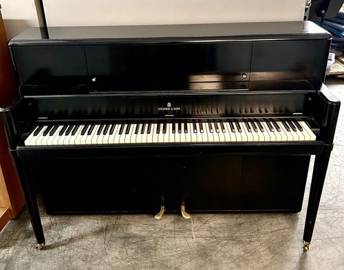 Steinway 100 upright consel - 100,